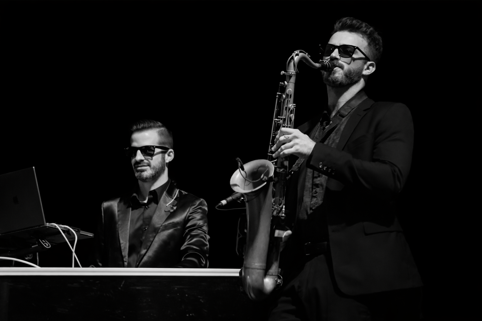 Knox Signature performing live